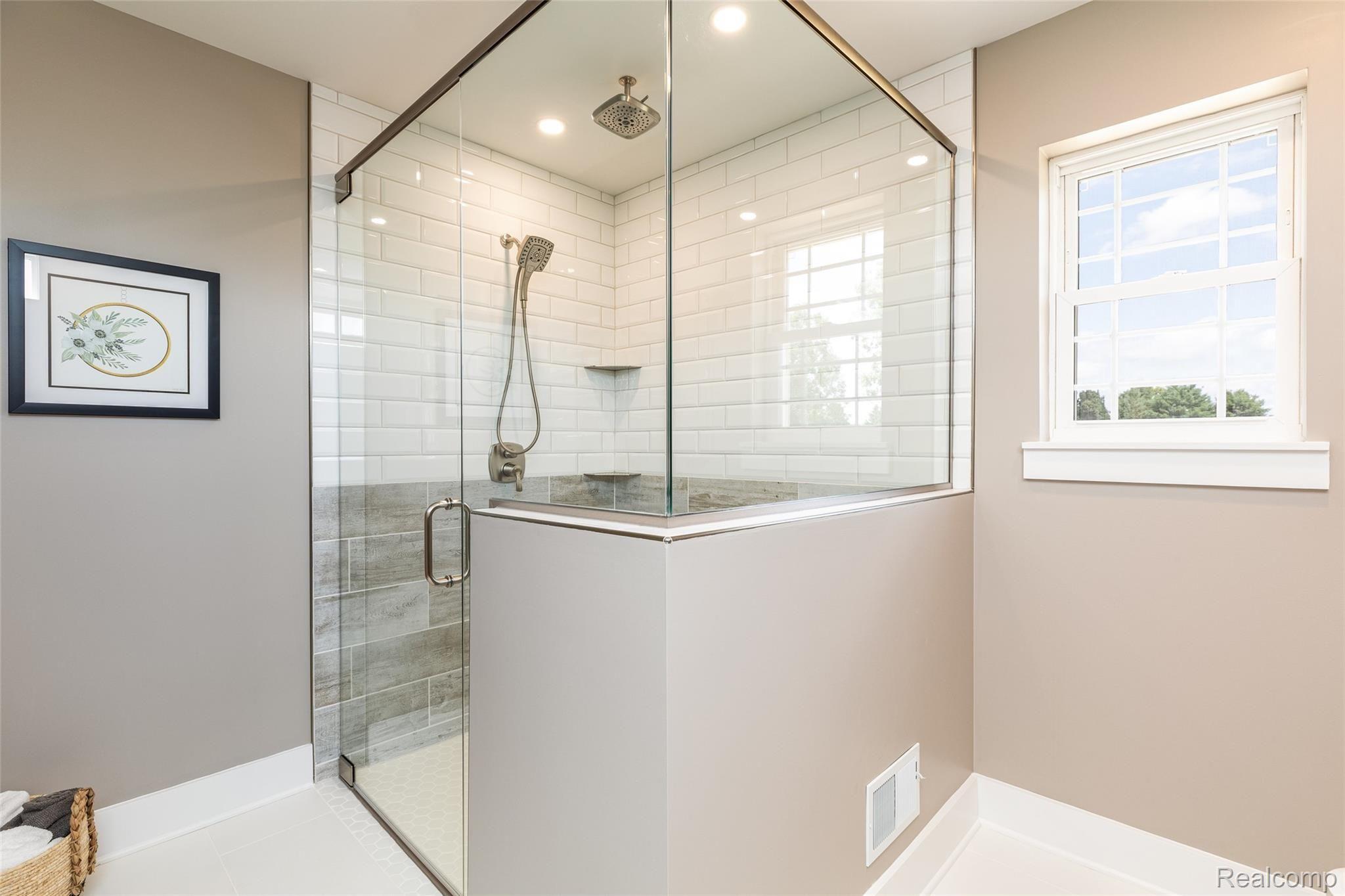 550 Wright Road Howell, MI 48843 - Photo 18 of 38 26.MasterBathroom
