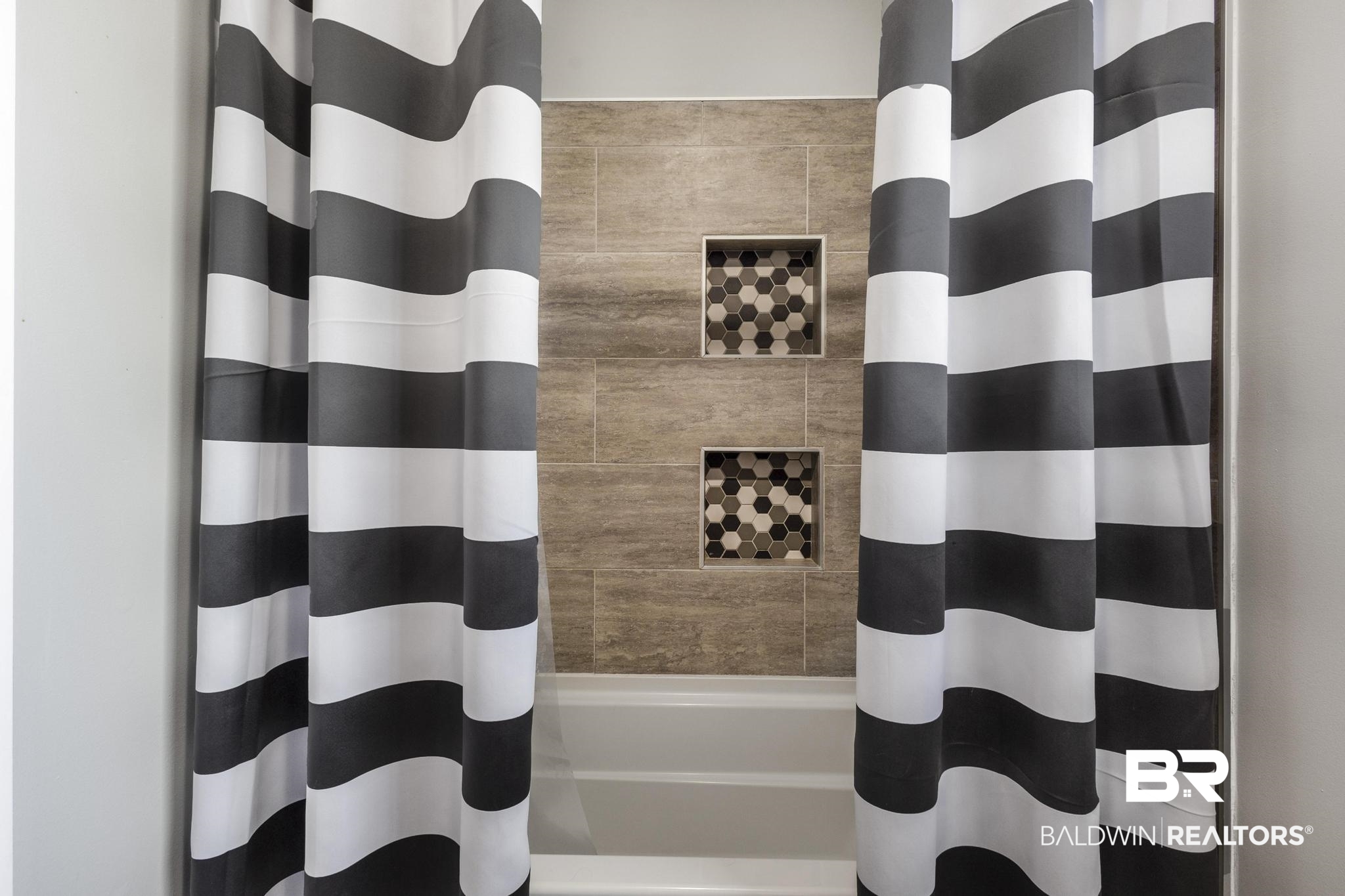 83 Caisson Trace Daphne, AL 36527 - Photo 47 of 63 Bathtub with a tiled surround featuring two recessed niches