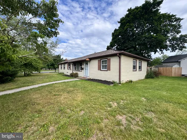 $335,000 | 54 Warwick Road, Stratford, NJ 08084