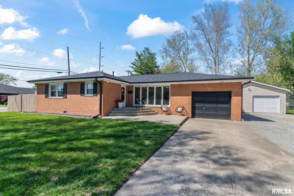 $243,000 | 29 Kirkwood Street, Chatham, IL 62629