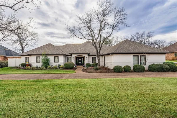 $689,000 | 5605 Flagstick Drive, Granbury, TX 76049