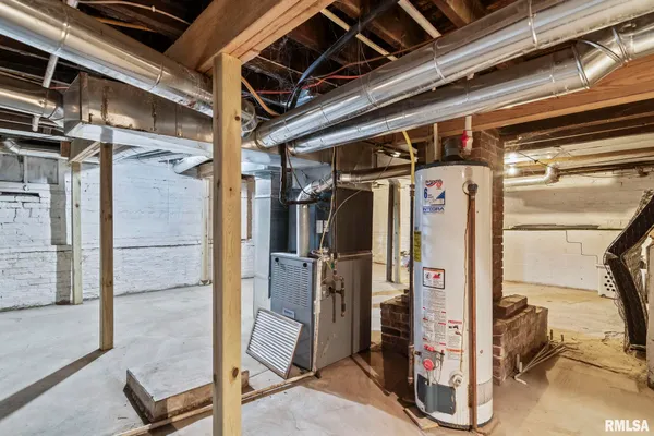 $129,900 | 631 West Edwards Street, Springfield, IL 62704