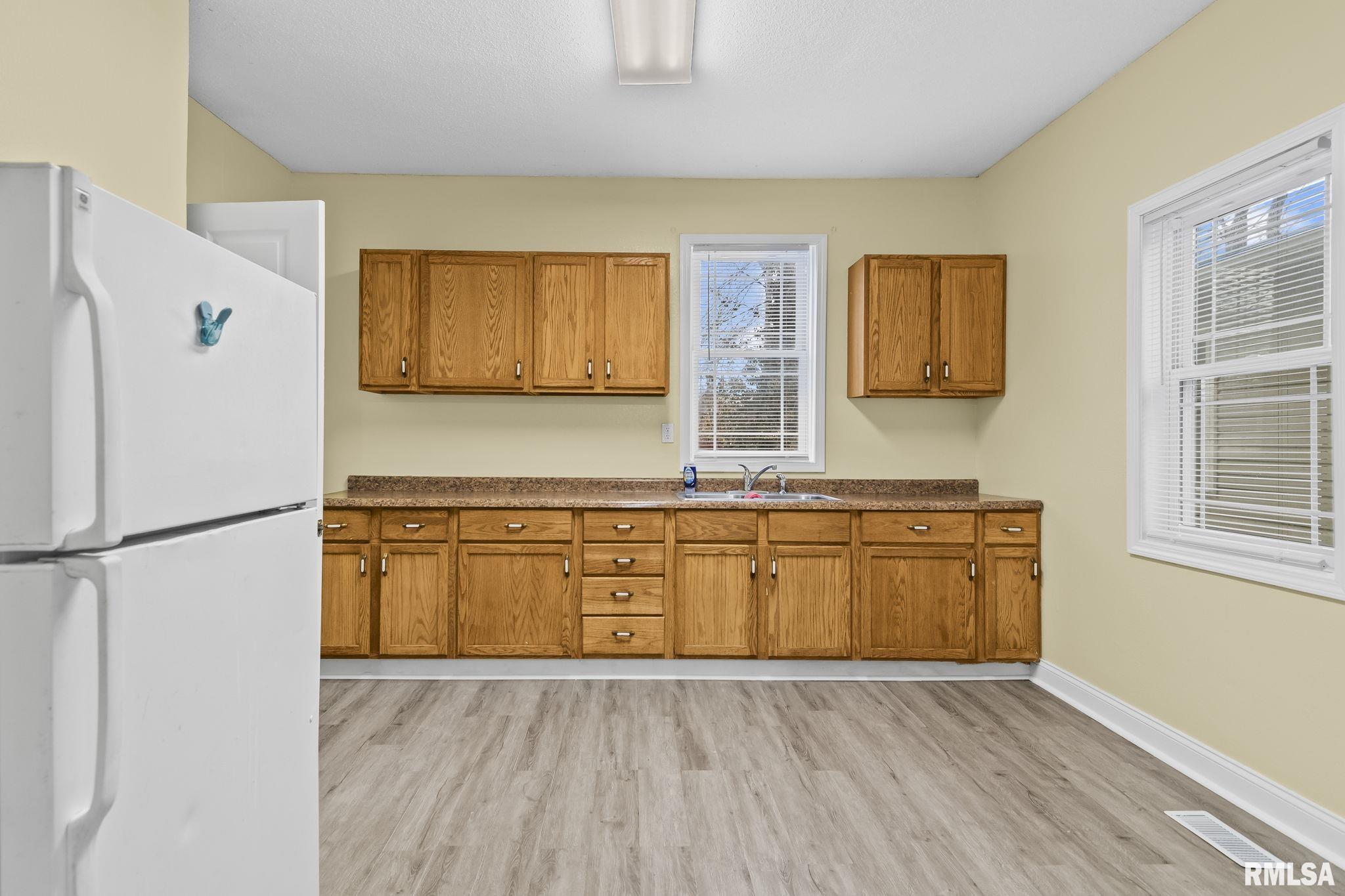 631 West Edwards Street Springfield, IL 62704 - Photo 8 of 34