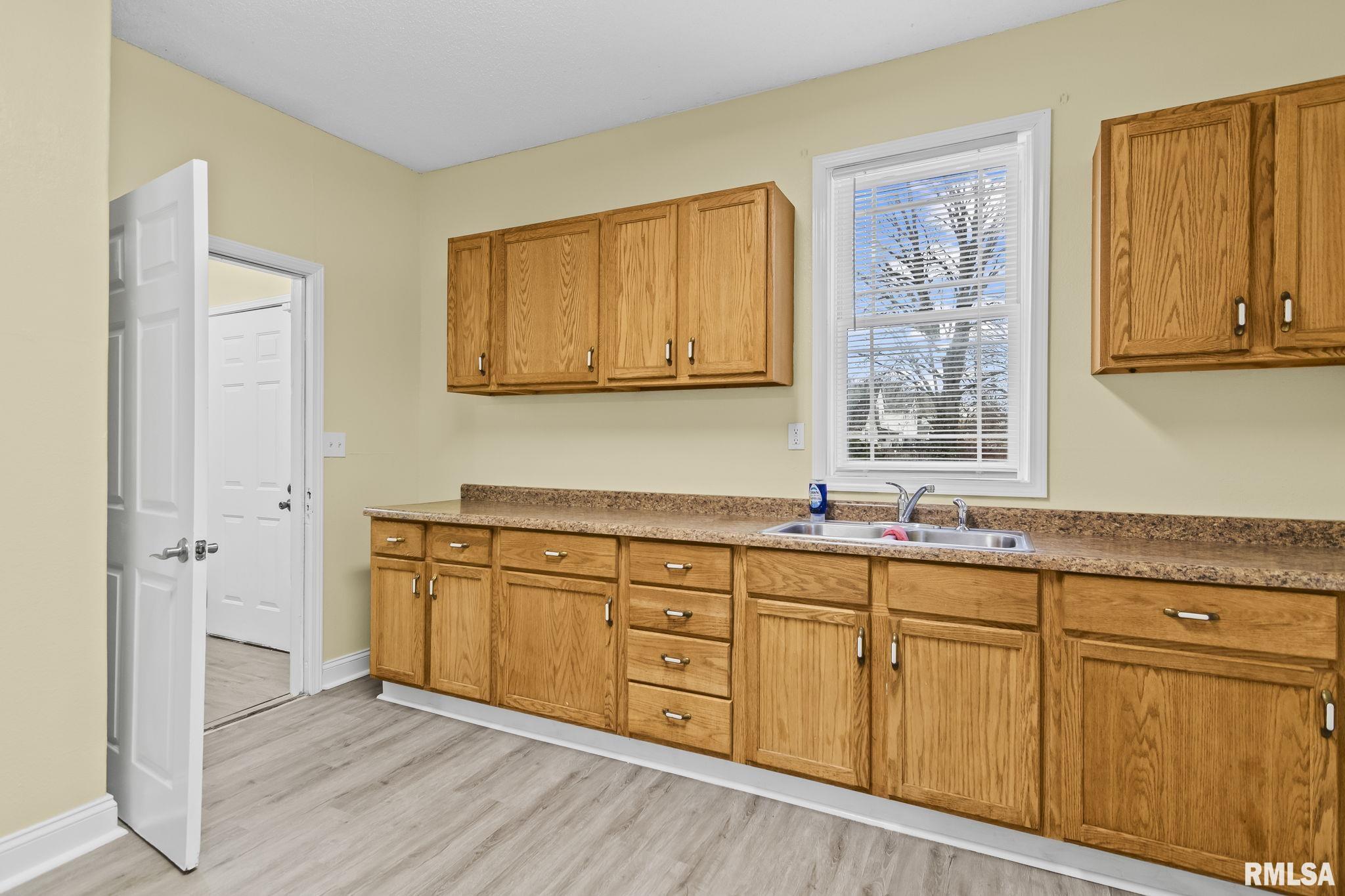 631 West Edwards Street Springfield, IL 62704 - Photo 9 of 34