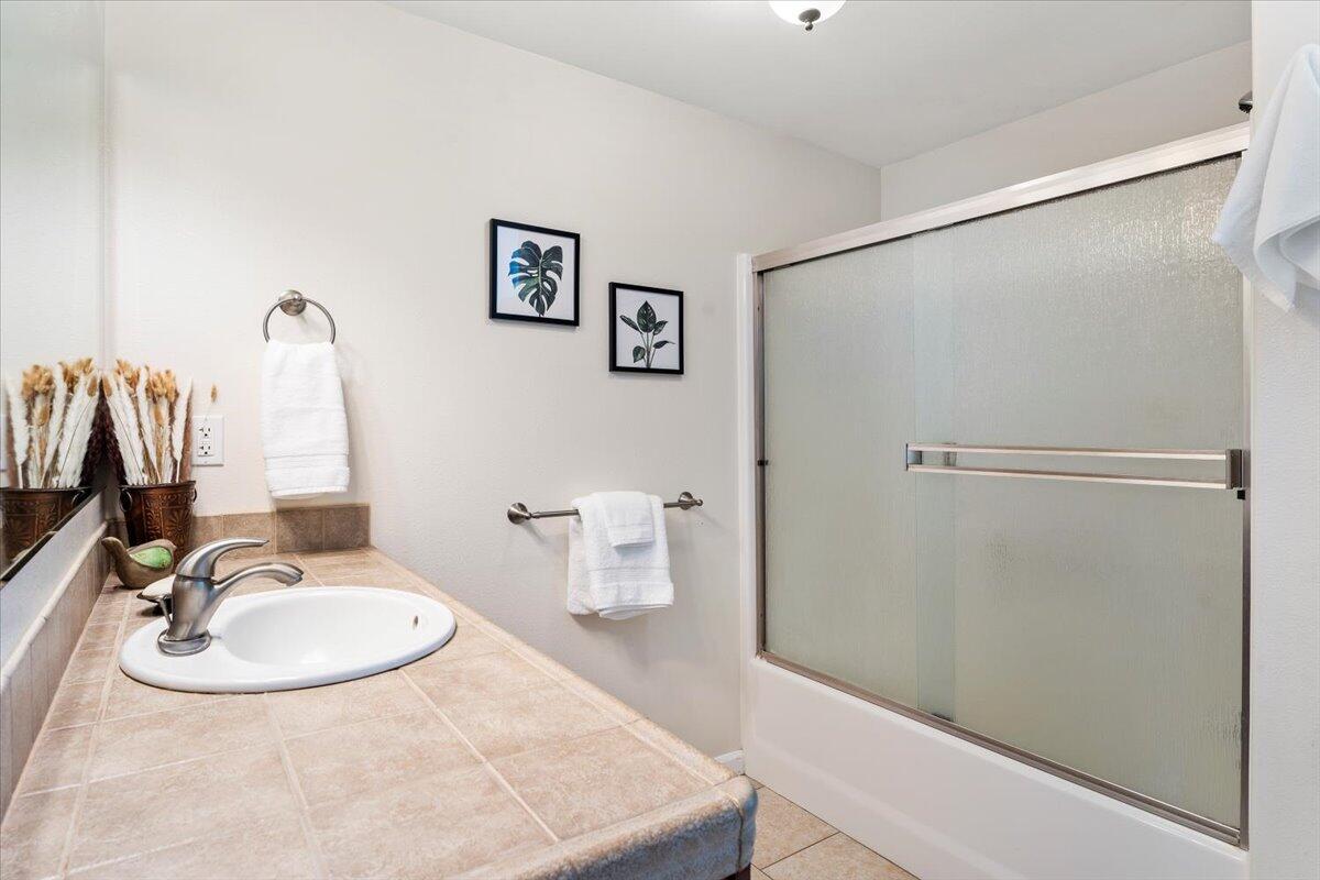 53249 Andrews Road La Pine, OR 97739 - Photo 26 of 49 Guest Bathroom