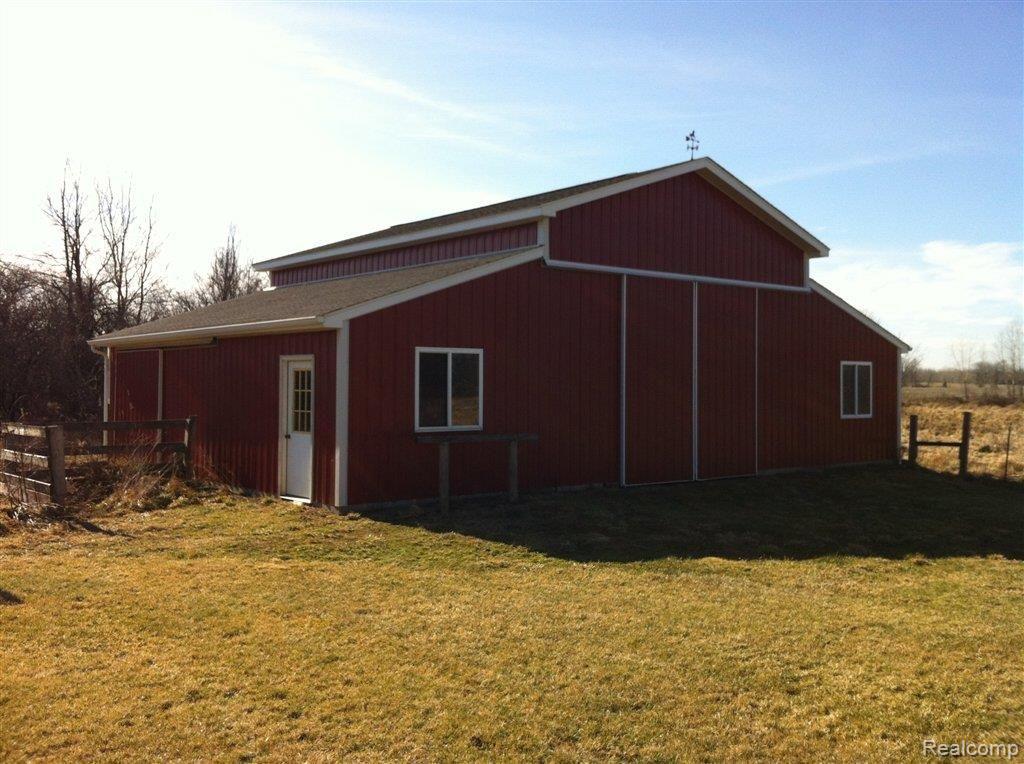 9165 Grant Road Fowlerville, MI 48836 - Photo 3 of 11 IMG_1054.JPG