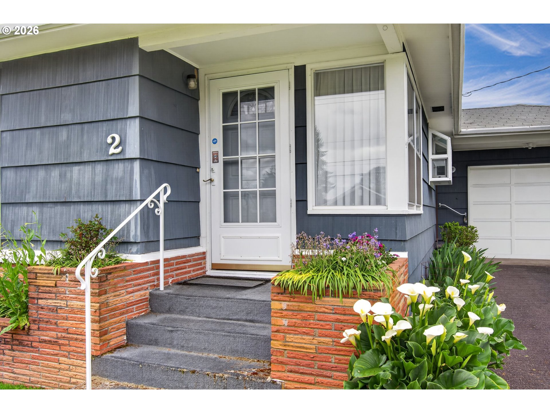 2 Pacific Place Longview, WA 98632 - Photo 2 of 32 a house view with a potted plant
