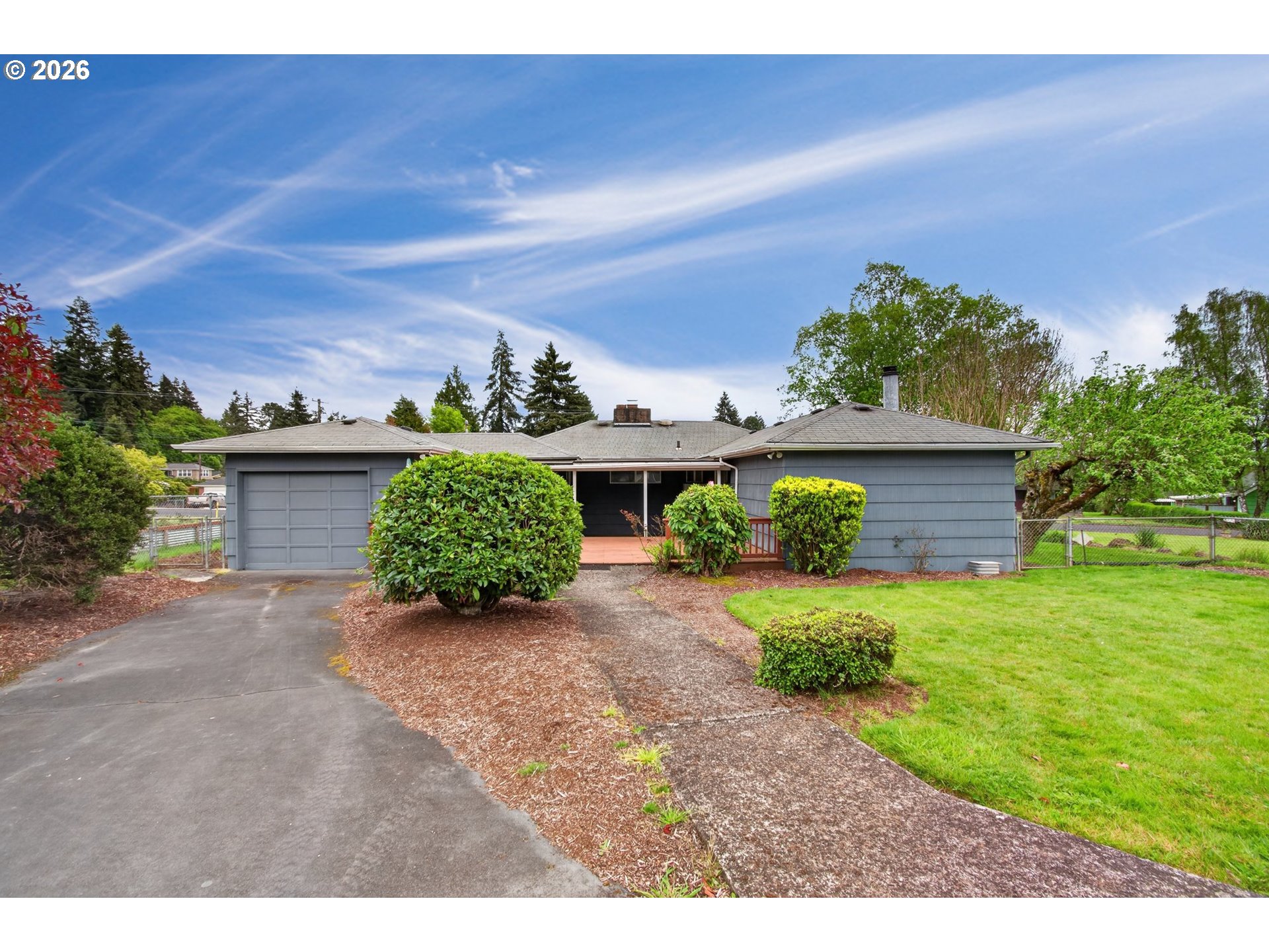 2 Pacific Place Longview, WA 98632 - Photo 30 of 32 a house view with a garden space