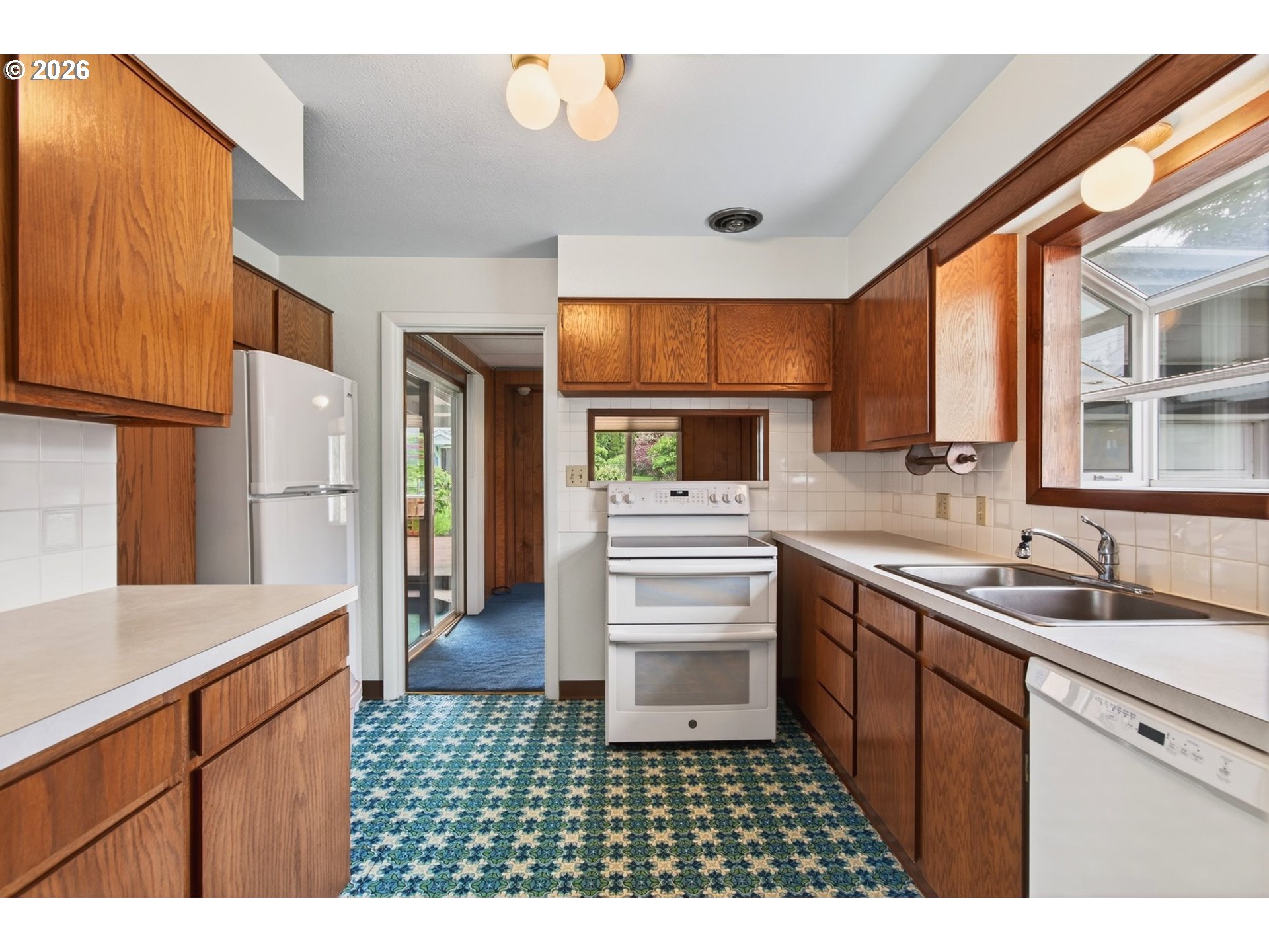 2 Pacific Place Longview, WA 98632 - Photo 8 of 32 a kitchen with a sink stove and cabinets