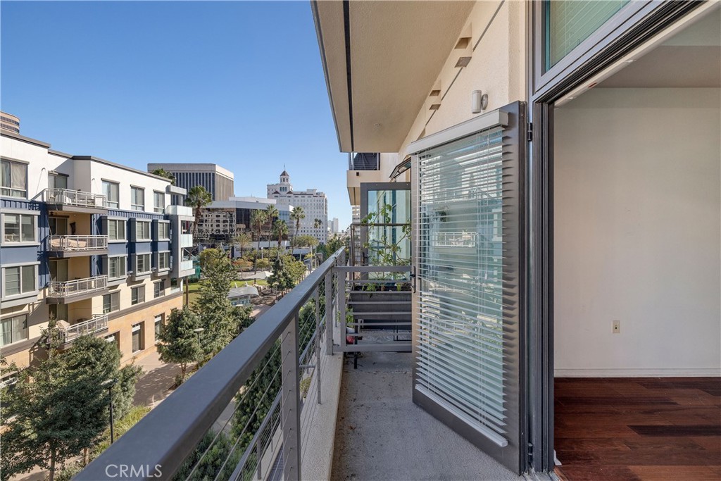 133 The Promenade North, Unit 426 Long Beach, CA 90802 - Photo 22 of 57 a balcony with view of city