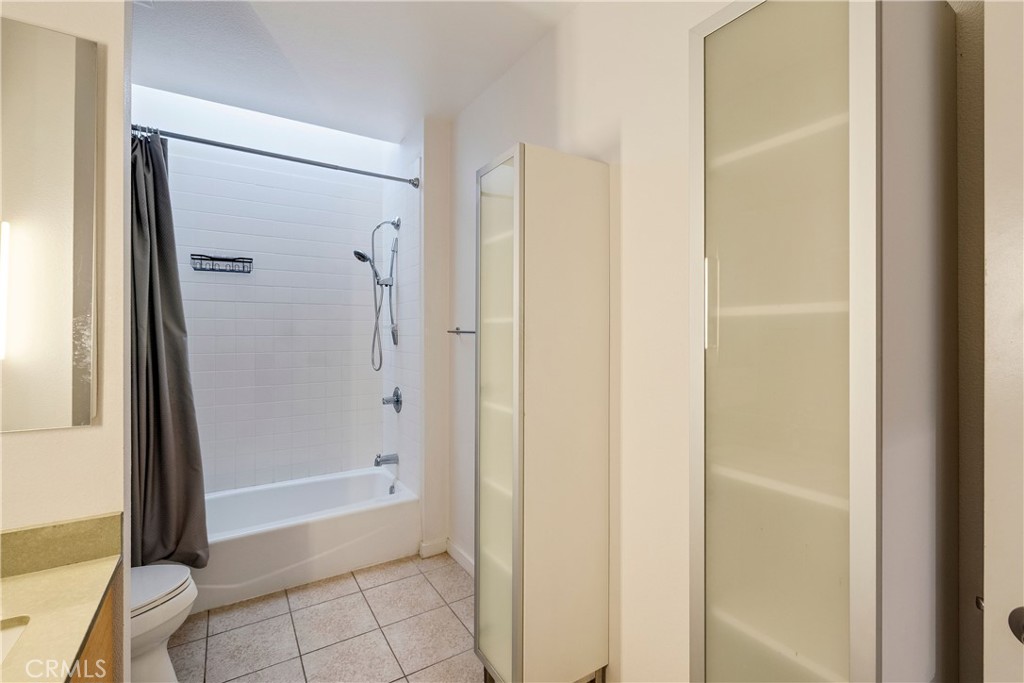 133 The Promenade North, Unit 426 Long Beach, CA 90802 - Photo 28 of 57 a bathroom with a glass shower door