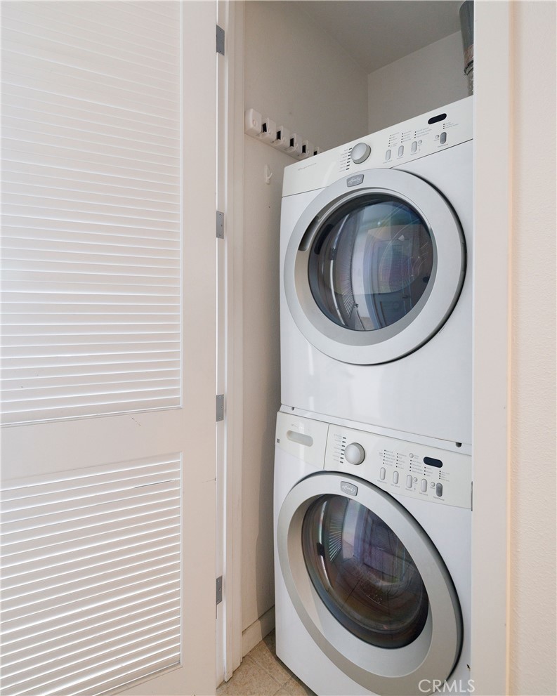 133 The Promenade North, Unit 426 Long Beach, CA 90802 - Photo 29 of 57 a utility room with dryer and washer