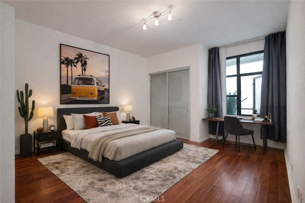 133 The Promenade North, Unit 426 Long Beach, CA 90802 - Photo 32 of 57 a bedroom with a bed and wooden floor
