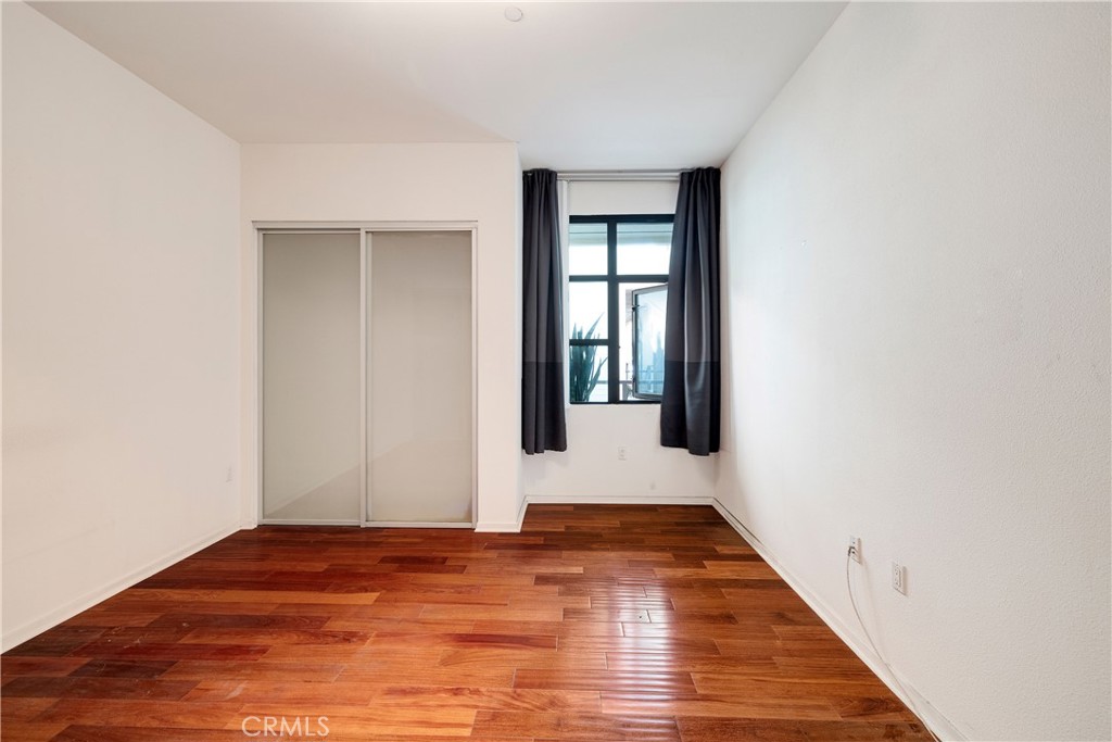 133 The Promenade North, Unit 426 Long Beach, CA 90802 - Photo 34 of 57 an empty room with wooden floor and windows