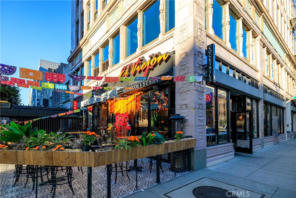133 The Promenade North, Unit 426 Long Beach, CA 90802 - Photo 55 of 57 a view of city with the shops and fruits market