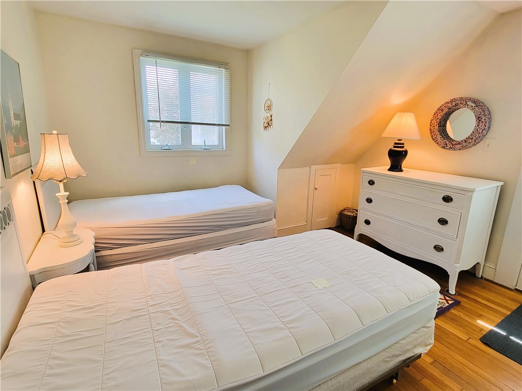 152 Tuckerman Avenue, Unit 14 Middletown, RI 02842 - Photo 11 of 15 Secondary bedroom - can have two twin beds or one king-sized bed