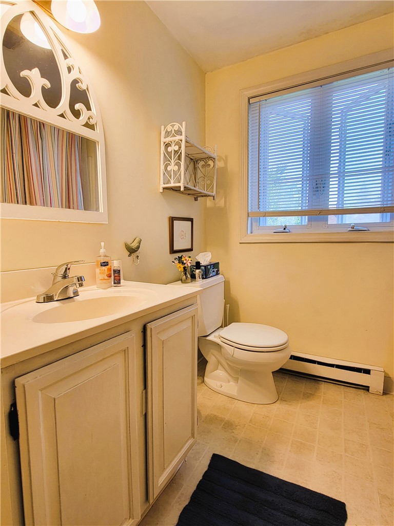 152 Tuckerman Avenue, Unit 14 Middletown, RI 02842 - Photo 12 of 15 Full bathroom
