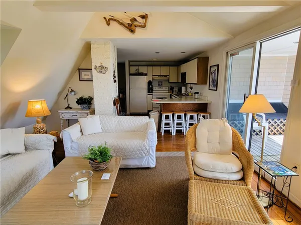 $2,200 | 152 Tuckerman Avenue, Unit 14, Middletown, RI 02842