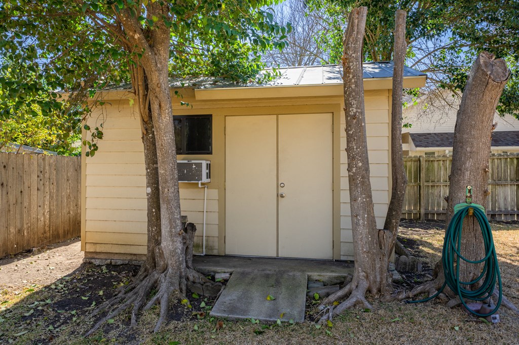 613 Harper Road Kerrville, TX 78028 - Photo 22 of 33