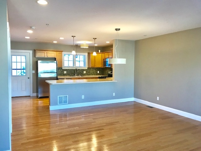 337 Mt Support Road, Unit 104 Lebanon, NH 03766 - Photo 4 of 19