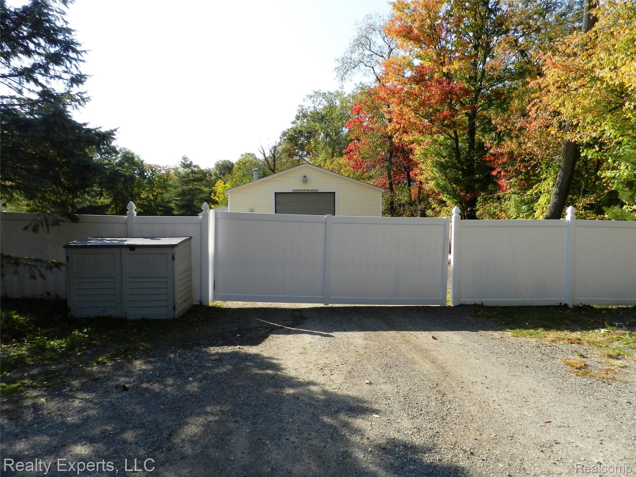 3020 East Maple Road Milford, MI 48381 - Photo 38 of 72 37.JPG