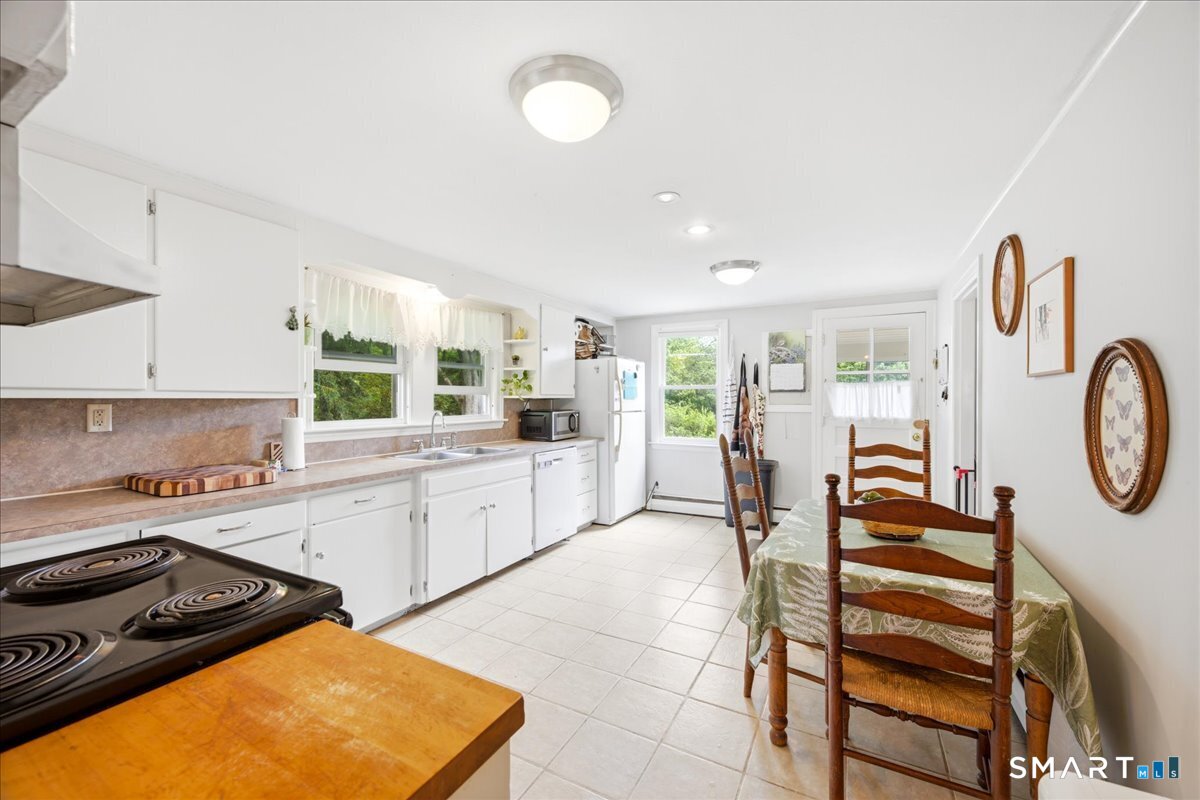 48 Maple Road Mansfield, CT 06268 - Photo 16 of 31