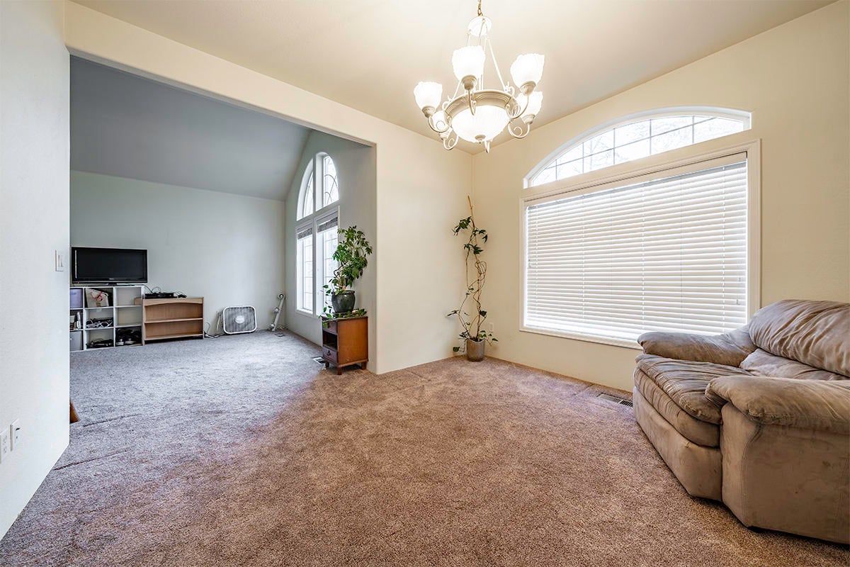 892 Mendolia Way Central Point, OR 97502 - Photo 12 of 29 DSC09418-HDR