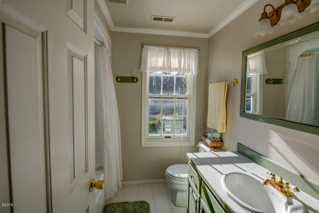 16 Fred Taylor Road Siletz, OR 97380 - Photo 27 of 34 Bathroom#2.