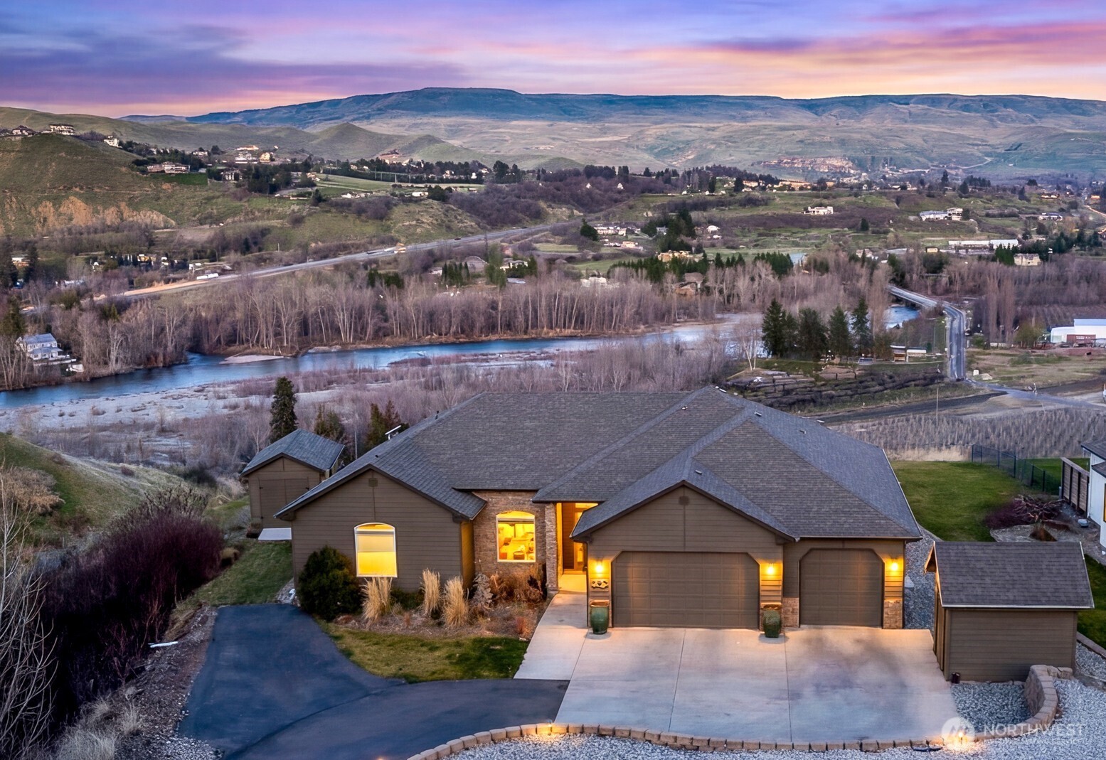 3045 Eastview Lane Wenatchee, WA 98801 - Photo 1 of 40