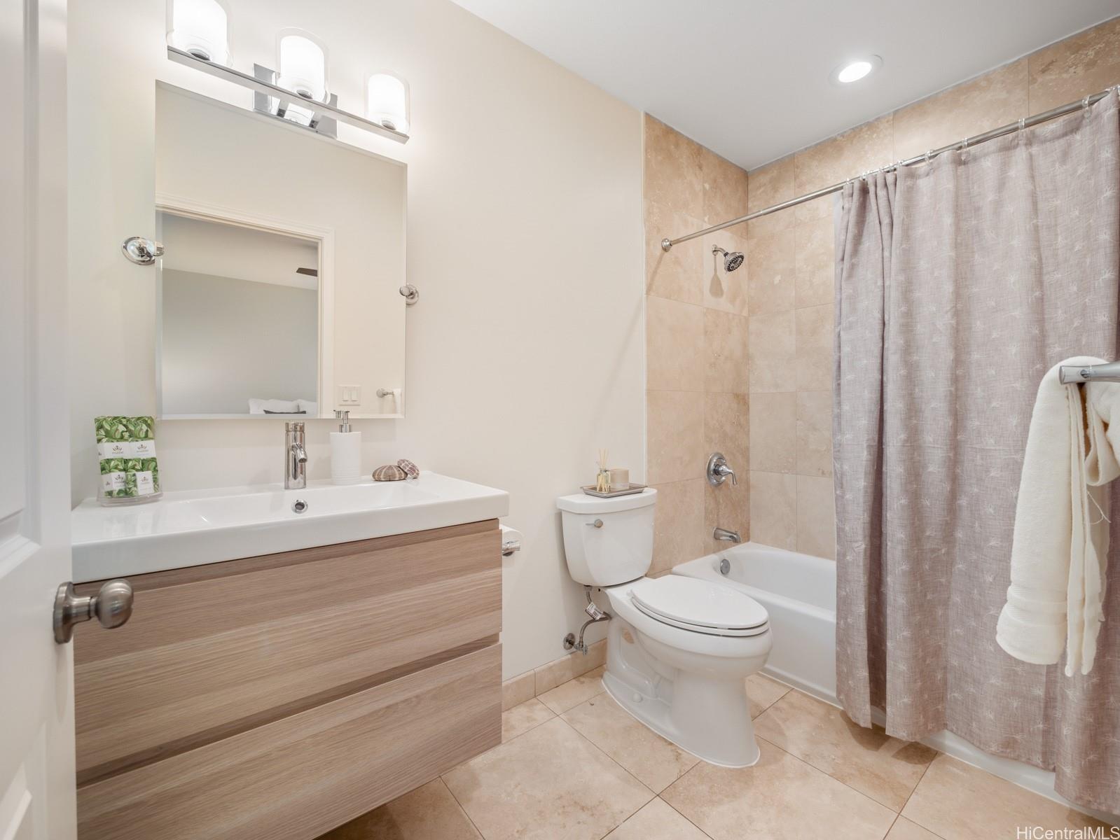 59-355 Ke Nui Road Haleiwa, HI 96712 - Photo 13 of 25 Upstairs Primary Bedroom Bathroom Ensuite