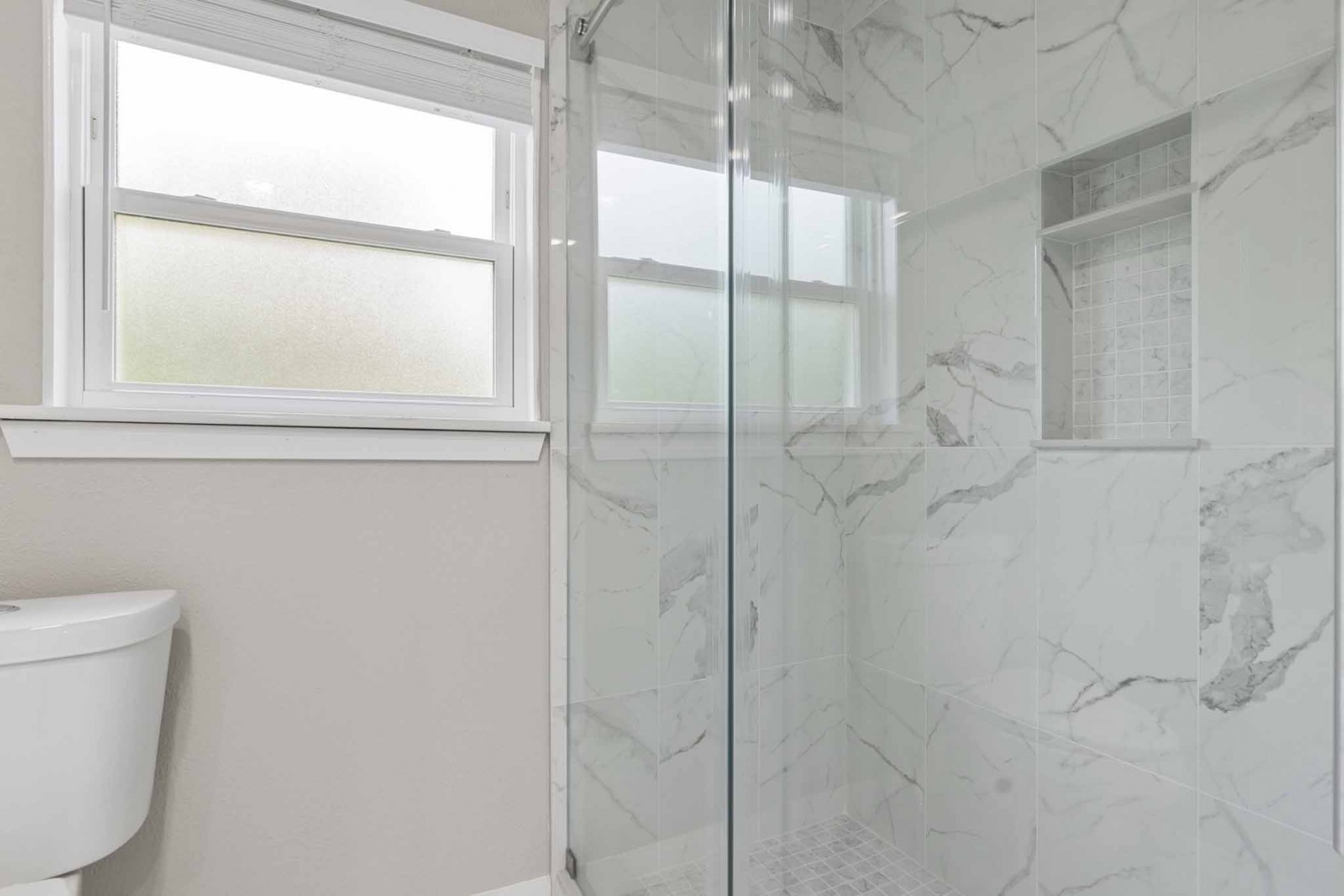 10423 Quiet Hill Road La Porte, TX 77571 - Photo 10 of 27 Custom Tile walk in shower