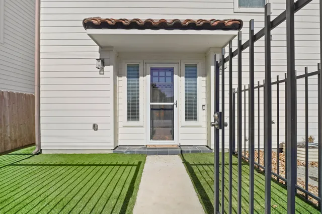 $470,000 | 882 Wakefield Drive, Unit C, Houston, TX 77018