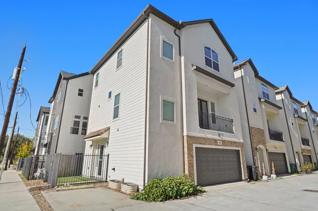 $470,000 | 882 Wakefield Drive, Unit C, Houston, TX 77018