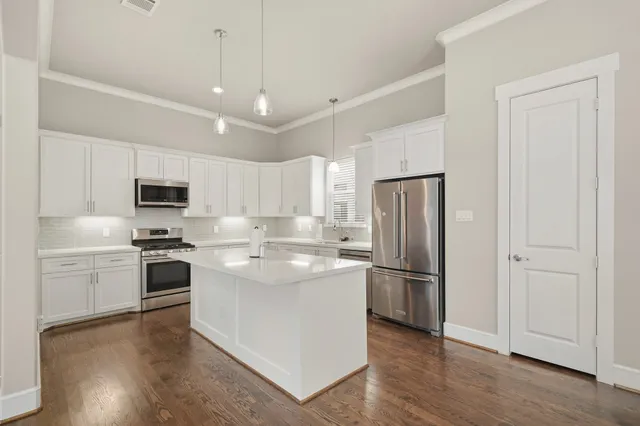 $470,000 | 882 Wakefield Drive, Unit C, Houston, TX 77018