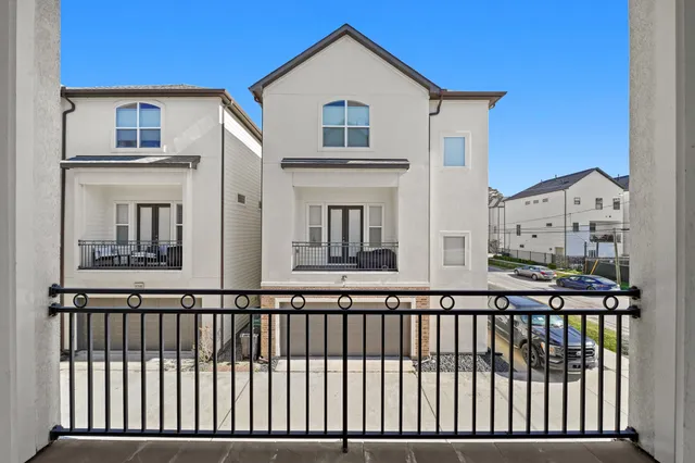 $470,000 | 882 Wakefield Drive, Unit C, Houston, TX 77018