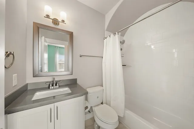 $470,000 | 882 Wakefield Drive, Unit C, Houston, TX 77018