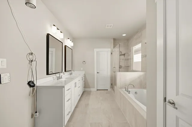 $470,000 | 882 Wakefield Drive, Unit C, Houston, TX 77018