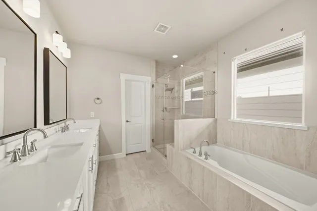 $470,000 | 882 Wakefield Drive, Unit C, Houston, TX 77018