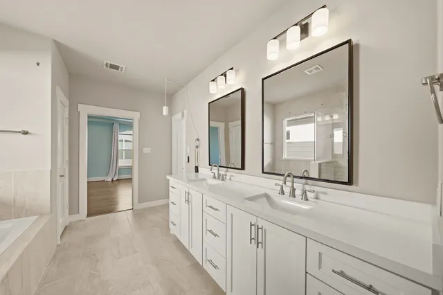 $470,000 | 882 Wakefield Drive, Unit C, Houston, TX 77018