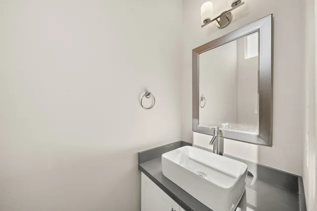 $470,000 | 882 Wakefield Drive, Unit C, Houston, TX 77018