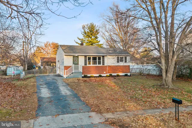 a view of a back yard of the house
