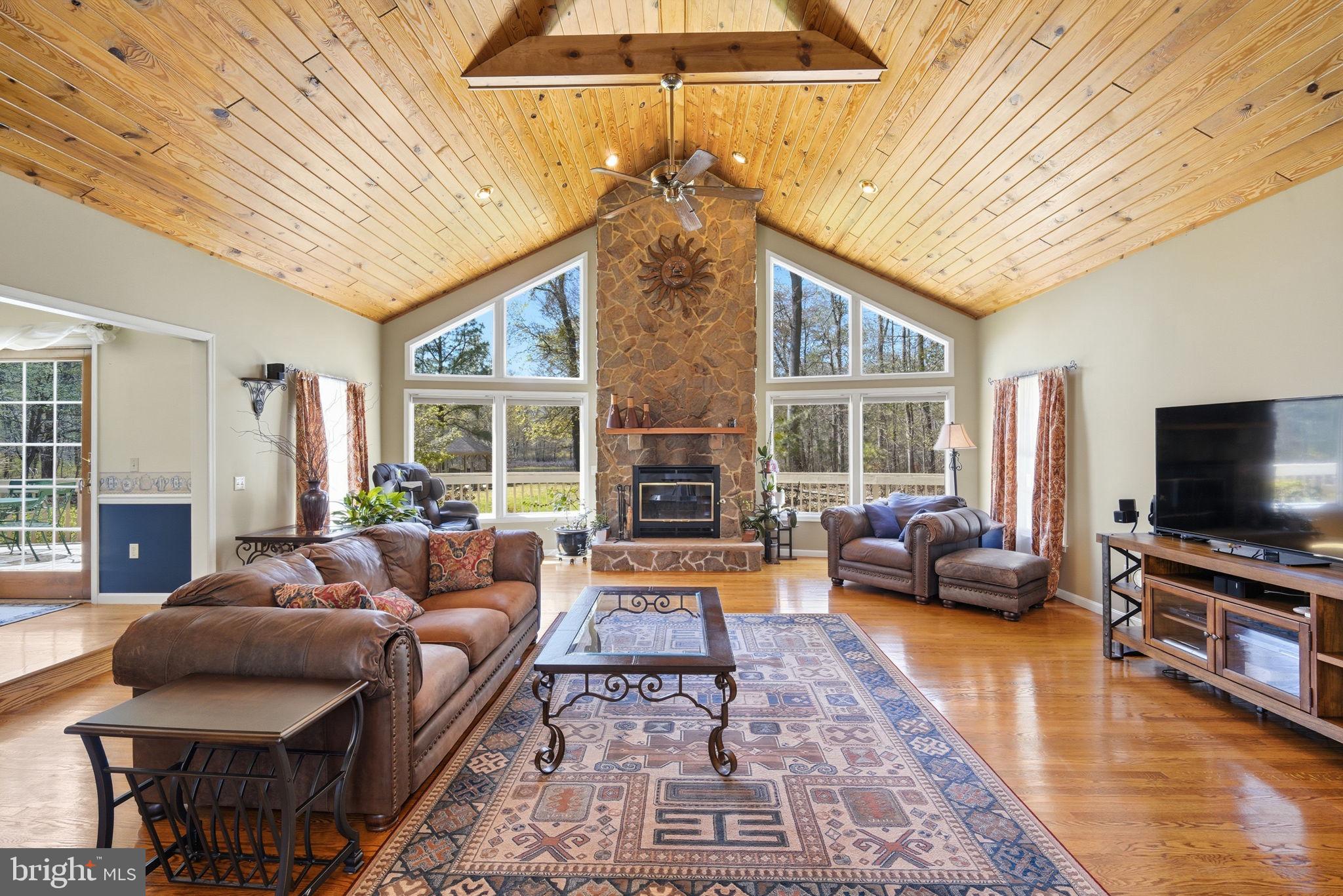 930 Spaniard Neck Road Centreville, MD 21617 - Photo 23 of 91 Spacious living room with natural light.