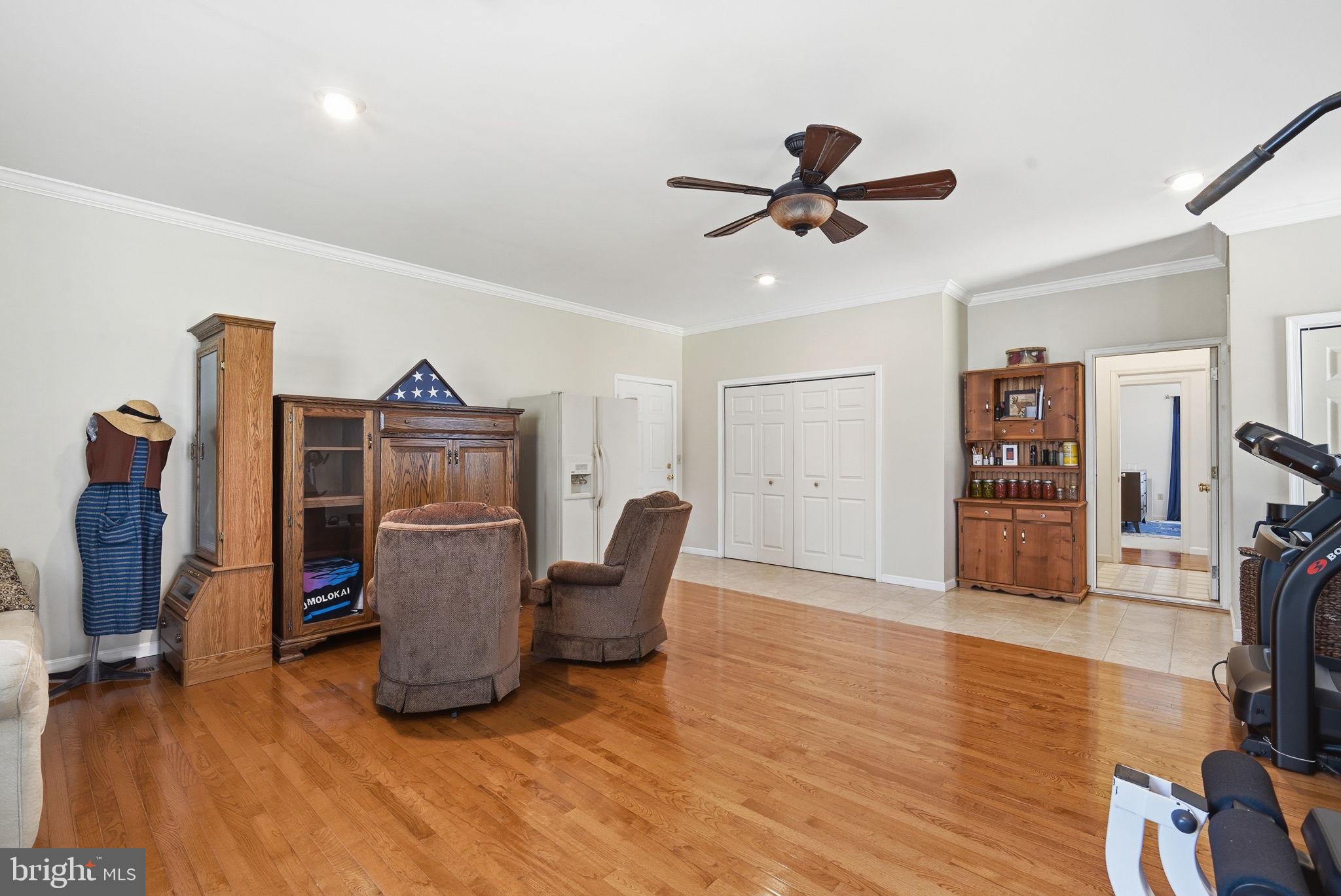 930 Spaniard Neck Road Centreville, MD 21617 - Photo 42 of 91 Spacious living area with warm tones.