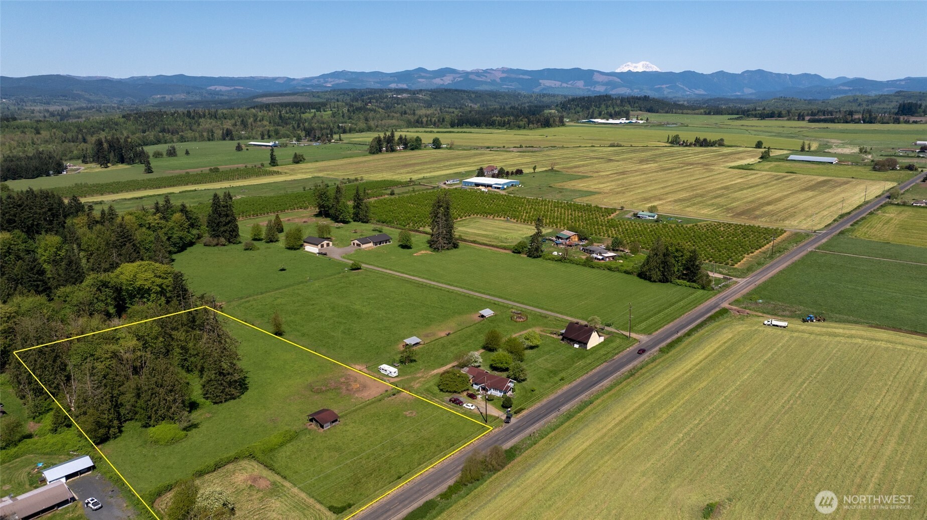 a view of a tennis court