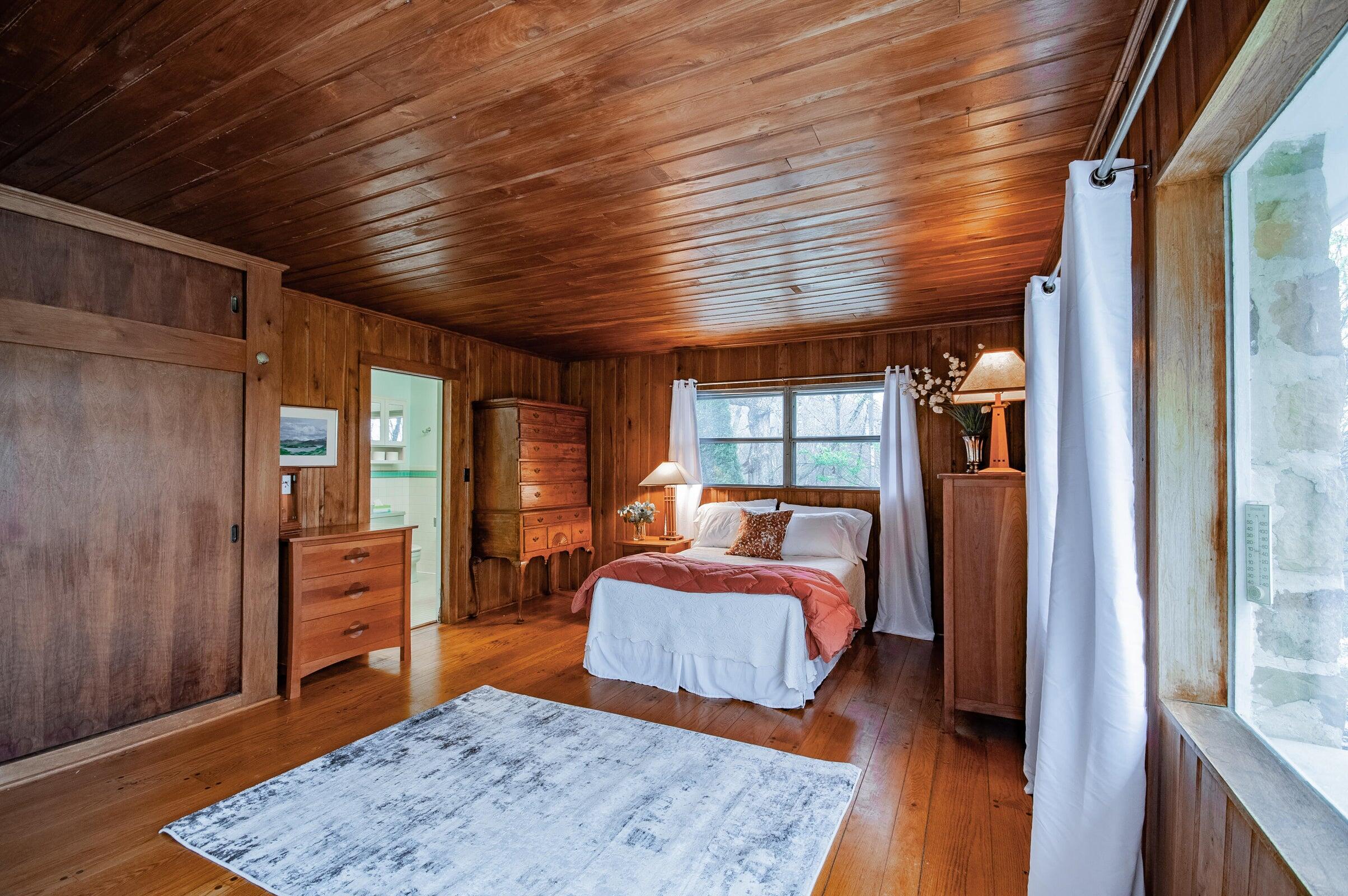 386 Fredericksburg Road Lexington, VA 24450 - Photo 24 of 72 a bedroom with furniture and wooden floor