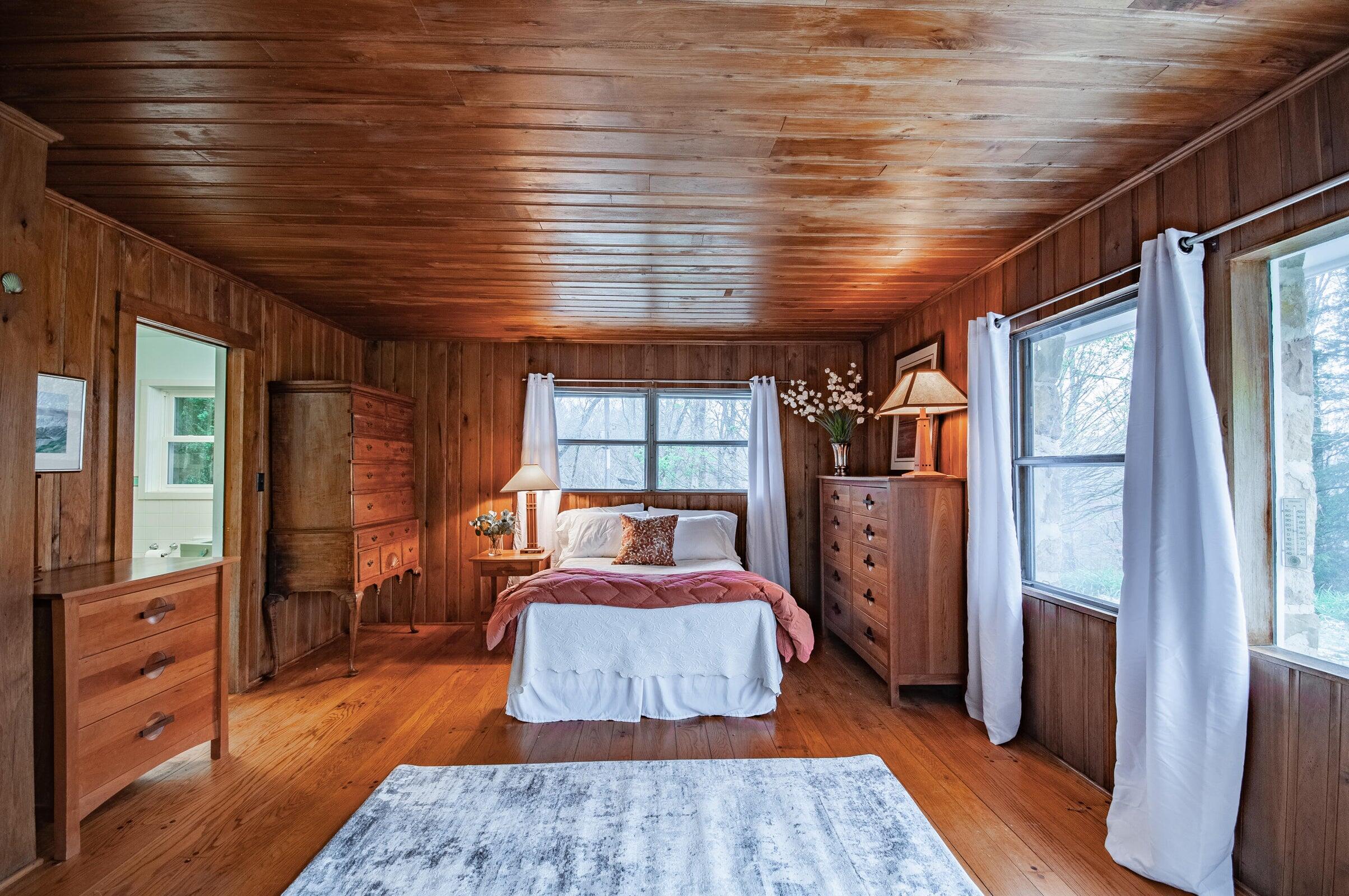 386 Fredericksburg Road Lexington, VA 24450 - Photo 25 of 72 a bed room with furniture and wooden floor