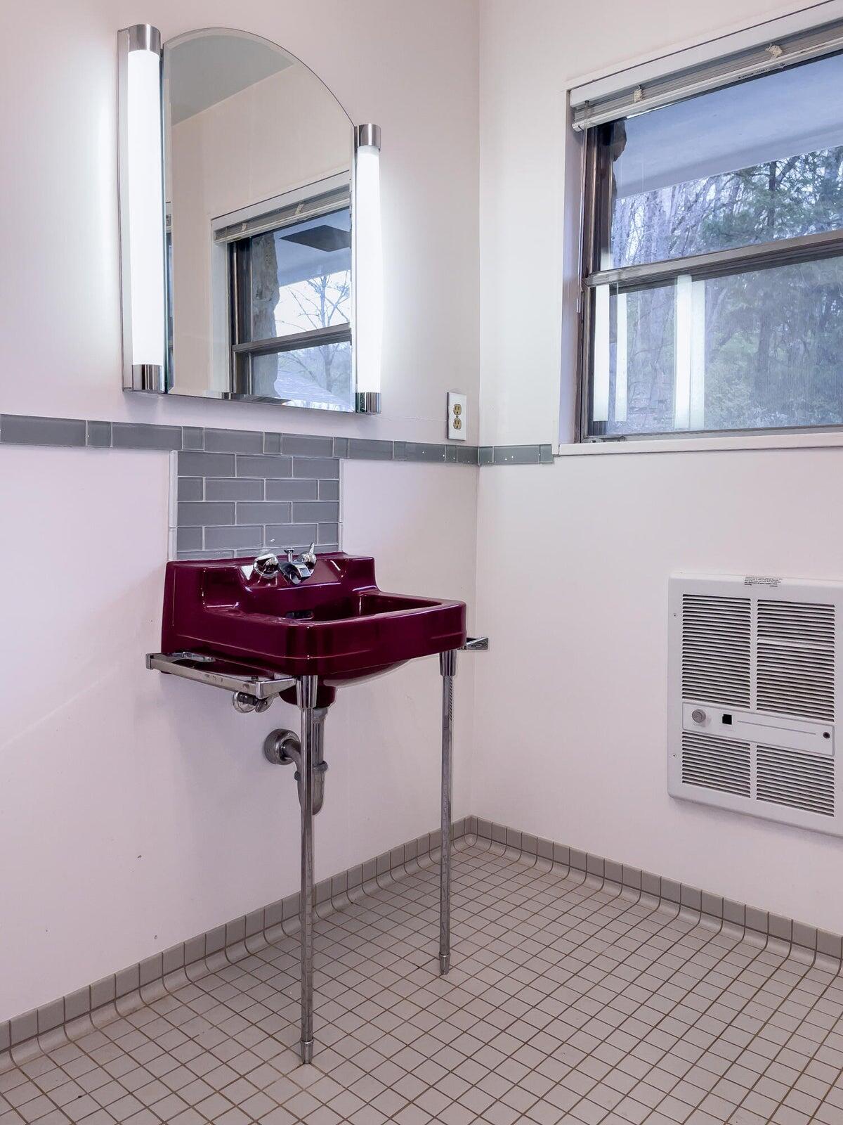 386 Fredericksburg Road Lexington, VA 24450 - Photo 32 of 72 a room with a table and chair