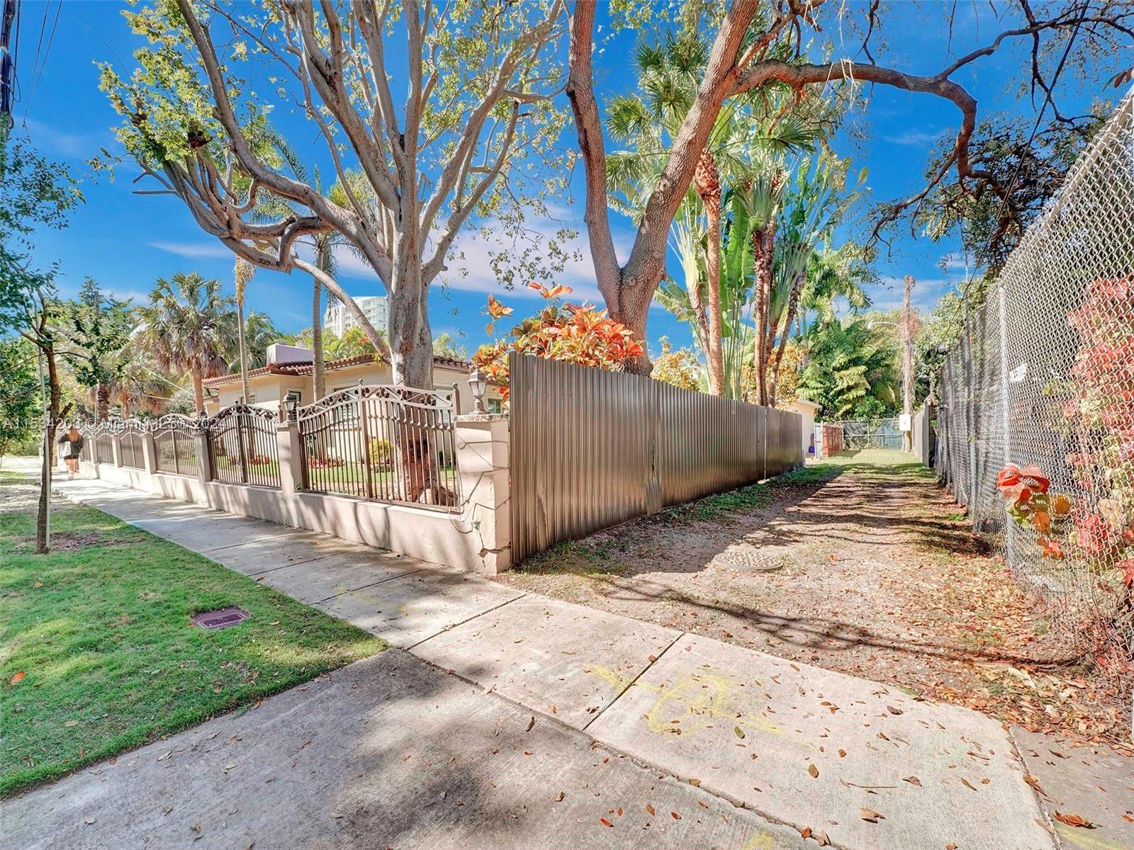 211 Southwest 24th Road Miami, FL 33129 - Photo 30 of 32 a view of a yard with a large tree