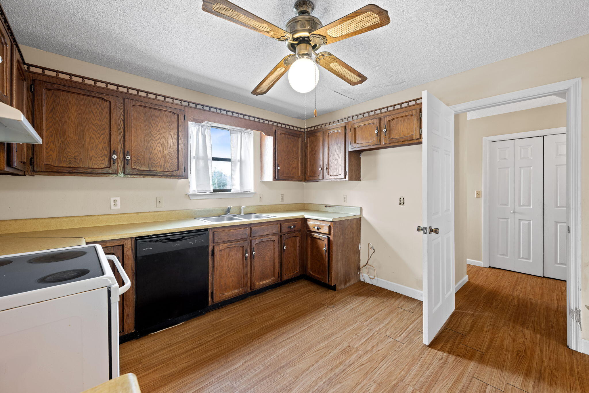 5642 Tucker Road Ooltewah, TN 37363 - Photo 16 of 52 kitchen