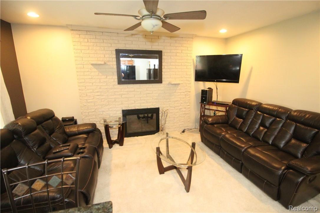 25354 Rubin Road Warren, MI 48089 - Photo 19 of 34 IMG_1407.JPG